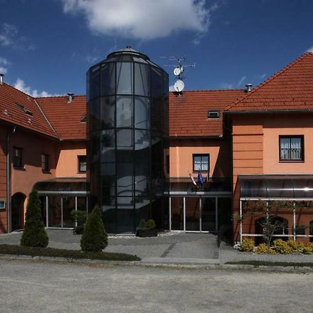 Zamecky Hotel Zlaty Orel Hranice  Exterior foto